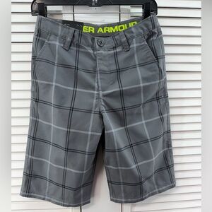 Under Armour boys Large  Gray Plaid Athletic Shorts nwt
